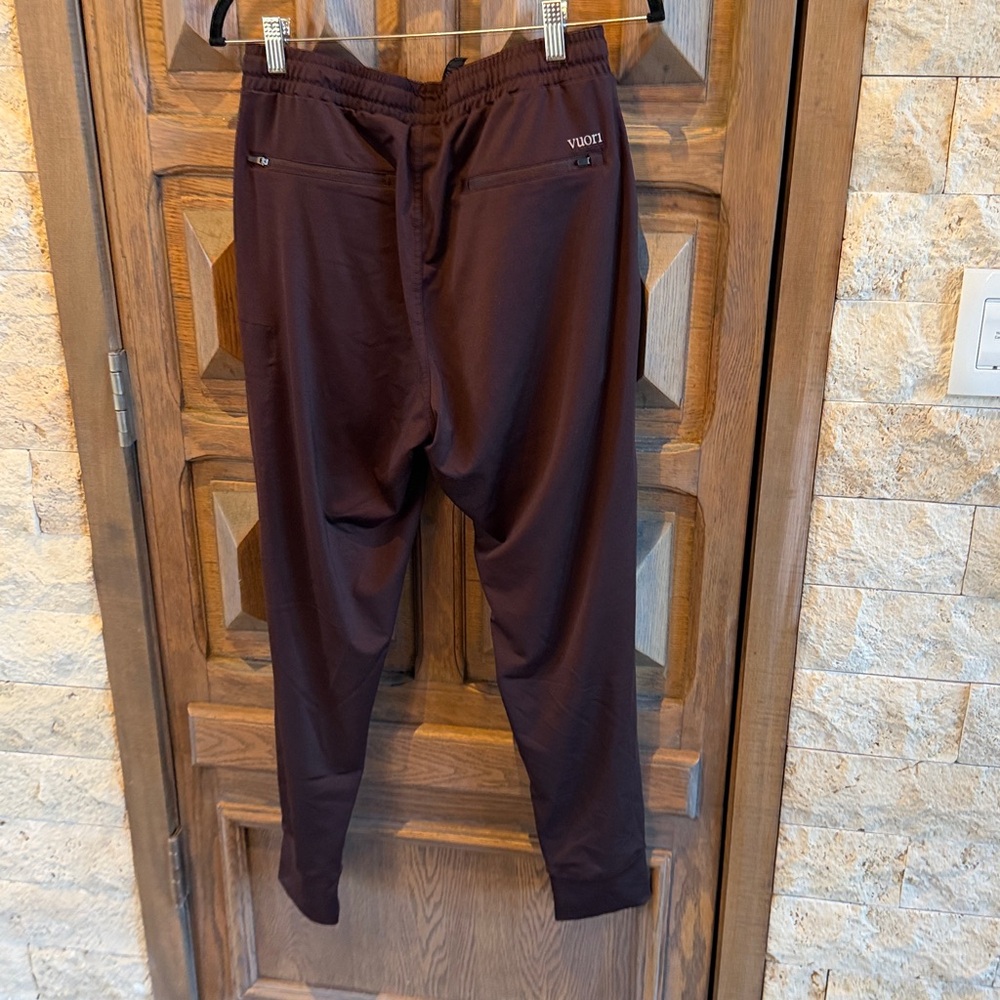 Vuori mens Sunday performance Men's raisin heather Joggers, worn once! Size M - Picture 4 of 5